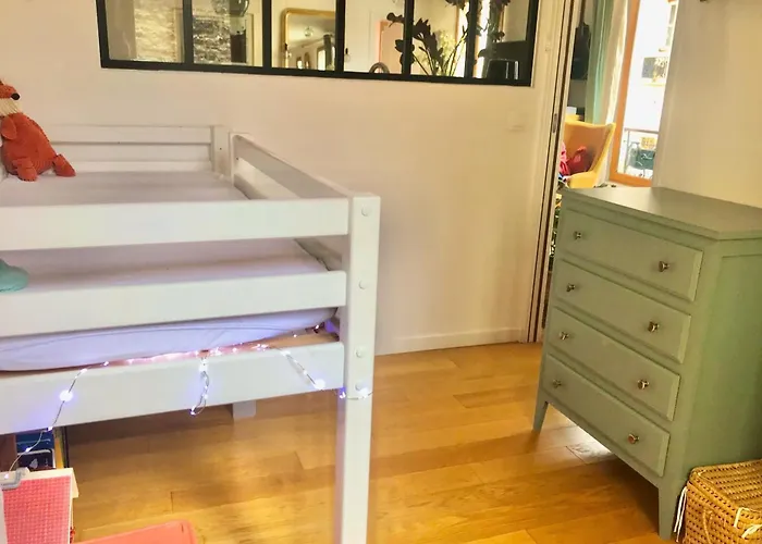 Spacious And Quiet Apartment In The Heart Of Paris
