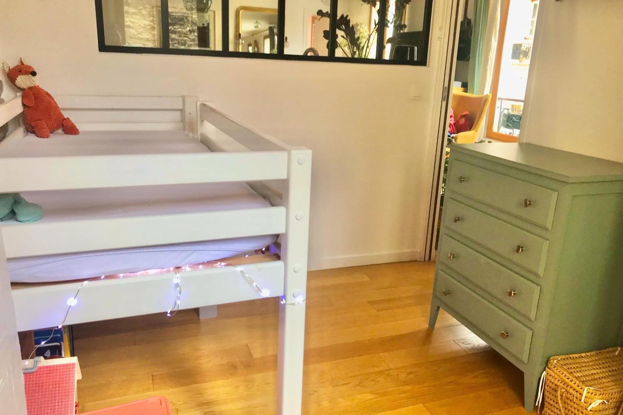 Spacious And Quiet In The Heart Of Apartment Paris