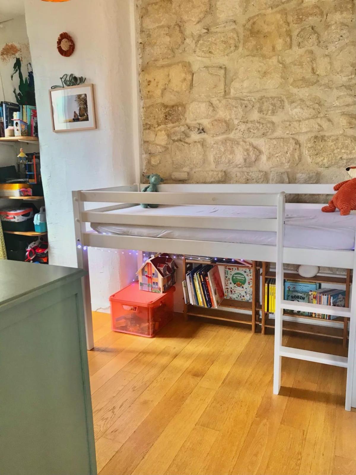 Spacious And Quiet In The Heart Of Apartment *